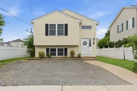 105 Lawrence St, Fall River, MA 02721 photo 2