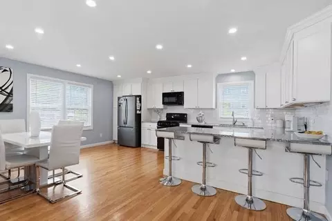 105 Lawrence St, Fall River, MA 02721 photo 4