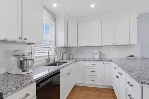 105 Lawrence St, Fall River, MA 02721 photo 6