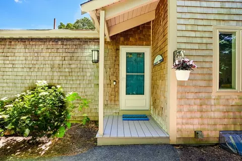 96 Shoreland Path #96, Teaticket, MA 02536