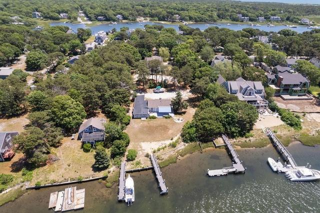 379 Monomoscoy Rd, Mashpee, MA 02649