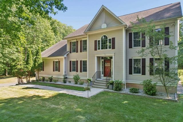 203 Maple St, Douglas, MA 01516