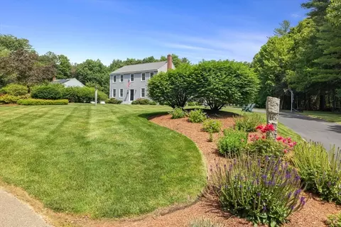 16 King Philip Path, Mendon, MA 01756 photo 2
