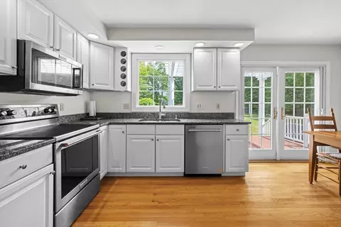 16 King Philip Path, Mendon, MA 01756 photo 10