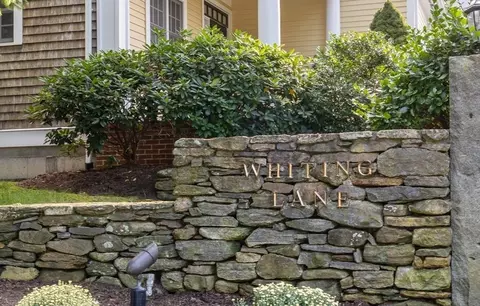25 Whiting Ln #25, Hingham, MA 02043