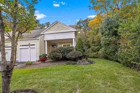 Exterior - 25 Whiting Ln #25, Hingham, MA 02043 photo 2 of 8