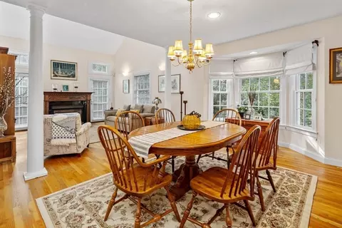 Dining - 25 Whiting Ln #25, Hingham, MA 02043 photo 3 of 4