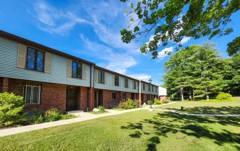 10 Winston Ct #10, Amherst, MA 01002