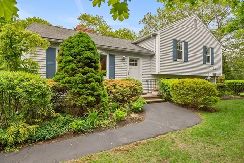 19 Hood Dr, Plymouth, MA 02360
