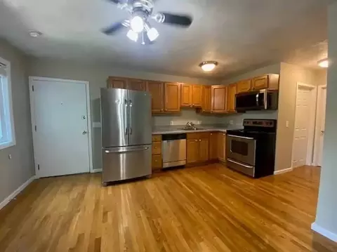 16 Cleveland Pl #8, Gloucester, MA 01930