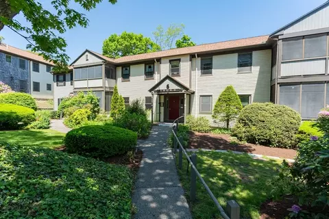 14 Harold St #6B, Harwich, MA 02646