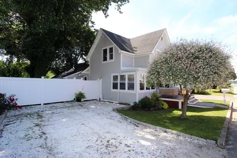 Exterior - 22 Maple St, Wareham, MA 02571 photo 5 of 9