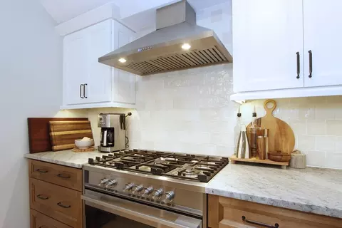 Kitchen - 22 Maple St, Wareham, MA 02571 photo 3 of 6