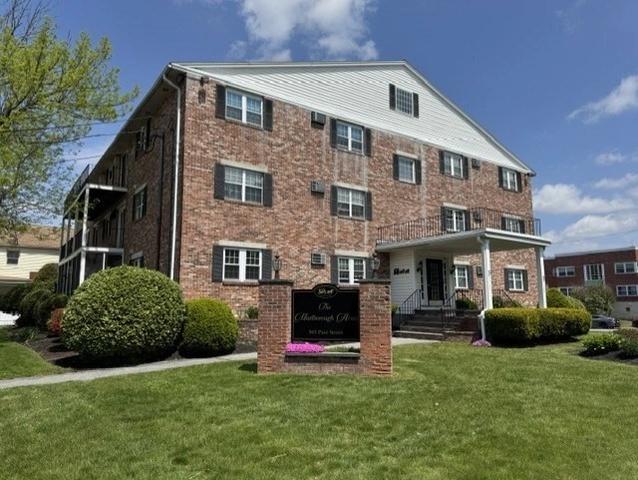 305 Pine St #12, Lowell, MA 01851