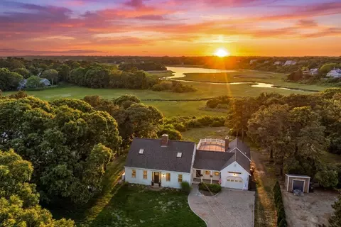 26 Hardings Beach Rd, Chatham, MA 02633