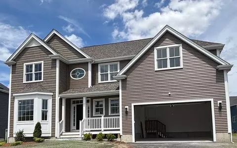48 Titicut Ave #44, Bridgewater, MA 02324