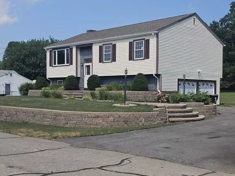 3 Brightman Ln, Dartmouth, MA 02748