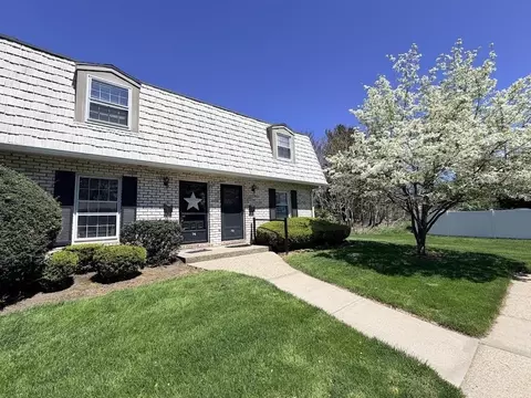 74 Plantation Dr #74, Agawam, MA 01001