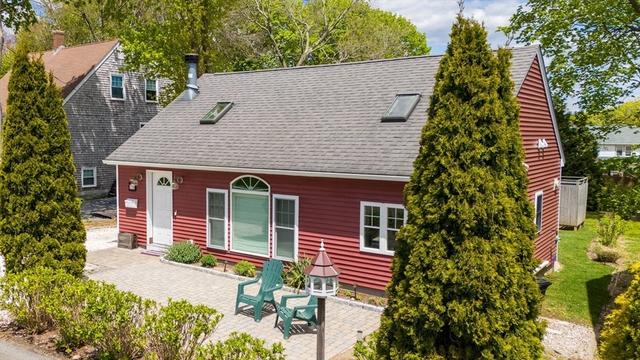 73 Congdon St, Narragansett, RI 02882