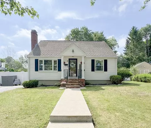 9 Reynolds Rd, Peabody, MA 01960