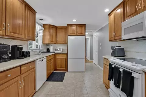 125 E Allen Ridge Rd, Springfield, MA 01118 photo 4