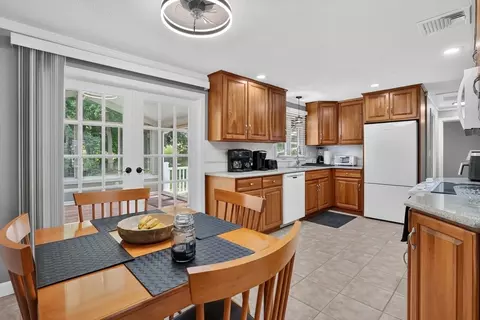 125 E Allen Ridge Rd, Springfield, MA 01118 photo 8