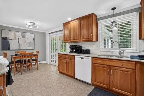125 E Allen Ridge Rd, Springfield, MA 01118 photo 6