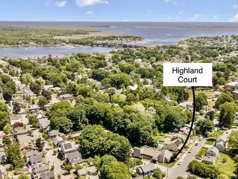 2 Highland Ct, Newburyport, MA 01950