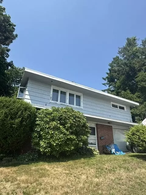 17 Mills Ter, Nahant, MA 01908