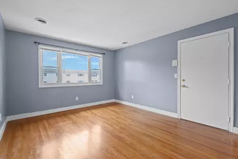 Living - 135 Vale St #16, Fall River, MA 02724 photo 5 of 8