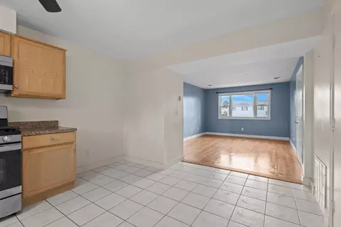 Living - 135 Vale St #16, Fall River, MA 02724 photo 1 of 8