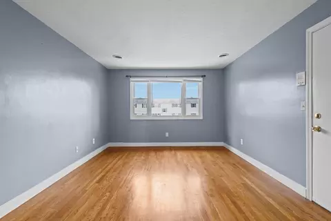 Living - 135 Vale St #16, Fall River, MA 02724 photo 4 of 8