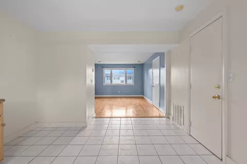 Living - 135 Vale St #16, Fall River, MA 02724 photo 2 of 8