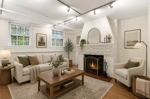 112 Pinckney St #4, Boston, MA 02114