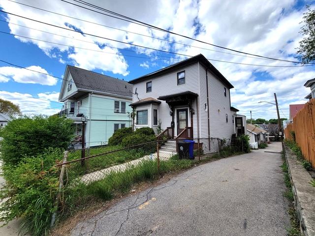 14 Acorn St, Malden, MA 02148