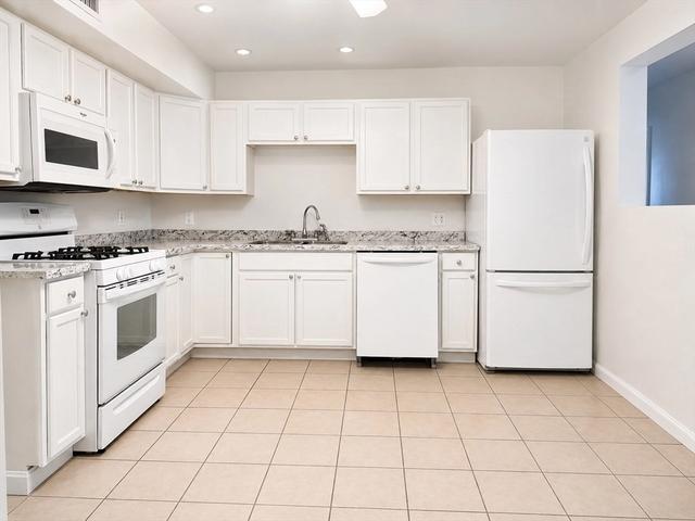 526 Third St #3, Fall River, MA 02721