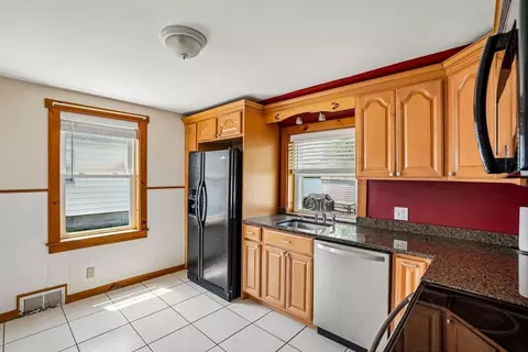 10 Standish, Worcester, MA 01604 photo 5