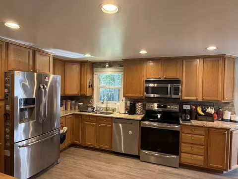 11 Butternut St, Springfield, MA 01128 photo 8