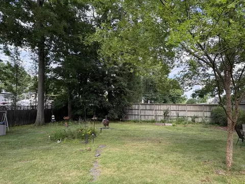 11 Butternut St, Springfield, MA 01128 photo 6