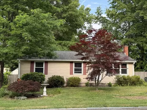 11 Butternut St, Springfield, MA 01128 photo 3
