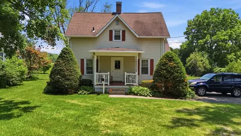 33-37 Cottage St, Amherst, MA 01002