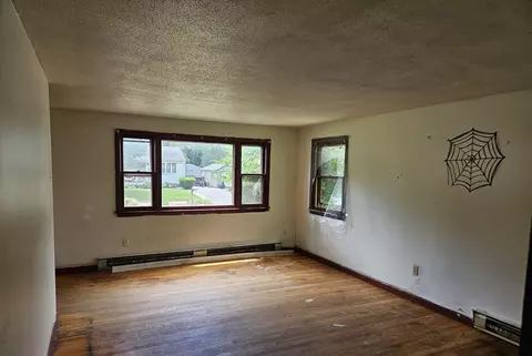 5 Morin Dr, Easthampton, MA 01027 photo 2