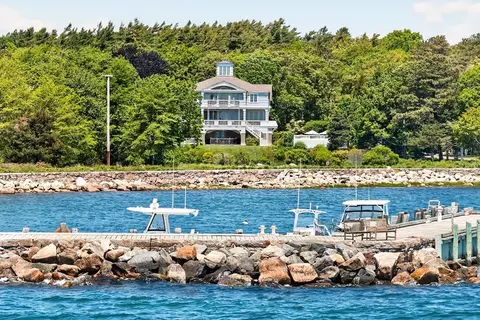85 Moorings Rd, Marion, MA 02738