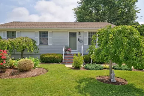 212 Pine Grove St, New Bedford, MA 02745