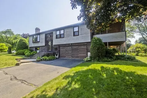9 Dowds Ln, Chicopee, MA 01020 photo 2