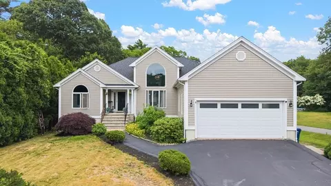 19 Forestview Dr, Fairhaven, MA 02719 photo 2