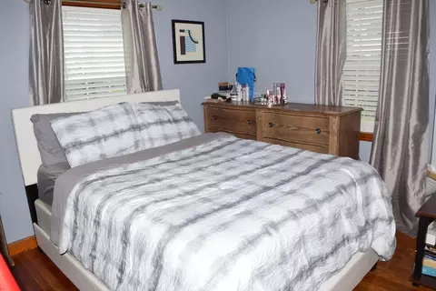 Bedroom - 43 Barton St, Springfield, MA 01104 photo 2 of 2