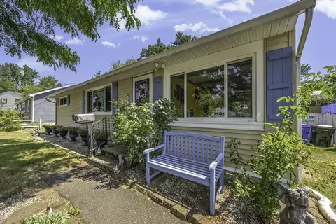 Exterior - 39 Wakefield St, Springfield, MA 01151 photo 3 of 10