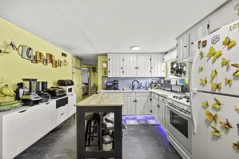 Kitchen - 39 Wakefield St, Springfield, MA 01151 photo 2 of 5