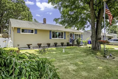 Exterior - 39 Wakefield St, Springfield, MA 01151 photo 4 of 10